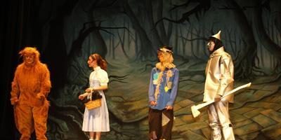 brookville-high-Wizard-of-Oz-haunted-Forest-backdrop TheatreWorld's Hanted Forest backdrop used in a IZARD OF OZ production by Brookville High